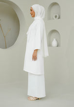 Load image into Gallery viewer, Damai Kurung (White)