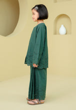 Load image into Gallery viewer, Tulus Girl (Emerald Green)