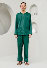 Load image into Gallery viewer, Baju Melayu Men (Emerald Green)