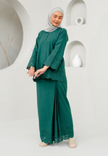 Load image into Gallery viewer, Tulus Kurung (Emerald Green)