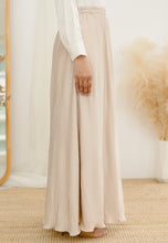 Load image into Gallery viewer, Tyesha Pleated Skirt (Cream)