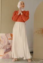 Load image into Gallery viewer, Tyesha Pleated Skirt (Cream)