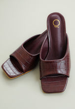 Load image into Gallery viewer, Cleo Panel Mules (Burgundy)