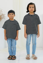 Load image into Gallery viewer, Oversized T-Shirt Kids (Black)