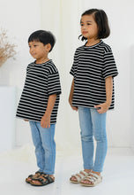 Load image into Gallery viewer, Oversized T-Shirt Kids (Black)